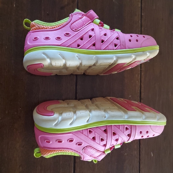 Stride Rite Water Shoes - Picture 7 of 14